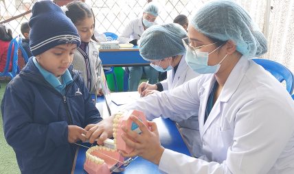 नेपाल मेडिकल कलेजद्वारा दन्त स्वास्थ्य शिविर सञ्चालन