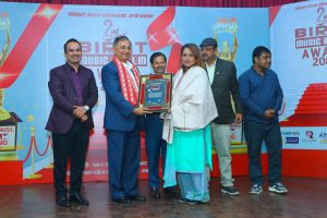 पत्रकार अधिकारीलाई राष्ट्रिय पत्रकारिता पुरस्कार एवं सम्मान