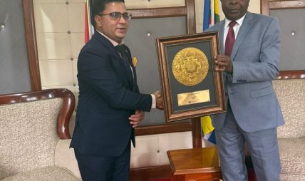 केन्या संसदद्वारा चन्द्र तण्डन सम्मानित, नेपाल–केन्या कूटनीति नयाँ उचाइमा केन्या संसदद्वारा चन्द्र तण्डन सम्मानित, नेपाल–केन्या कूटनीति नयाँ उचाइमा