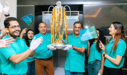 नेपाल प्रिमियर लिगको दोस्रो संस्करणको ट्रफी टुर सानिमा रिलायन्स लाईफमा नेपाल प्रिमियर लिगको दोस्रो संस्करणको ट्रफी टुर सानिमा रिलायन्स लाईफमा