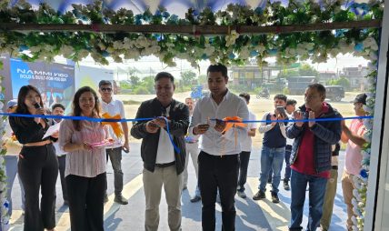 डोंगफेङ नामीको उपस्थिति थप मजबुत: बिर्तामोडमा अत्याधुनिक शोरूम उद्घाटनपछि टेस्ट ड्राइभ र एक्सचेन्ज क्याम्प सुरु डोंगफेङ नामीको उपस्थिति थप मजबुत: बिर्तामोडमा अत्याधुनिक शोरूम उद्घाटनपछि टेस्ट ड्राइभ र एक्सचेन्ज क्याम्प सुरु