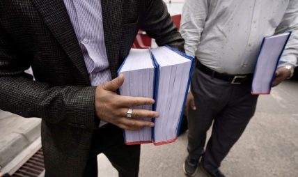 आयोगले भदौको जेनजी आन्दोलनबारे प्रतिवेदन प्रधानमन्त्रीलाई बुझायो आयोगले भदौको जेनजी आन्दोलनबारे प्रतिवेदन प्रधानमन्त्रीलाई बुझायो