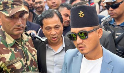 रोशी खोलाको निरीक्षणमा गृहमन्त्री गुरुङ