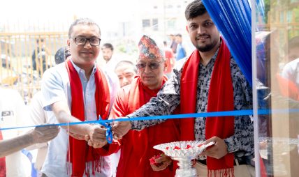 चितवनमा कजारिया रमेश टायल्सको नयाँ शोरुम उद्घाटन