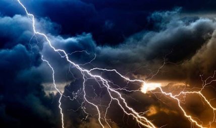 सर्लाहीमा चट्याङ लागेर १४ पशुचौपायाको मृत्यु एक जना मानिस घाइते