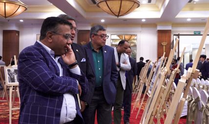 आर्थिक कूटनीतिमा सन्तुलन ल्याउनुपर्ने विज्ञहरुको जोड आर्थिक कूटनीतिमा सन्तुलन ल्याउनुपर्ने विज्ञहरुको जोड