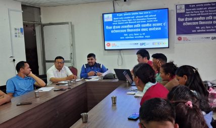 शिक्षामा लगानीका लागि सरोकारवालासँग संवाद : शैक्षिक सुधारमा जोड