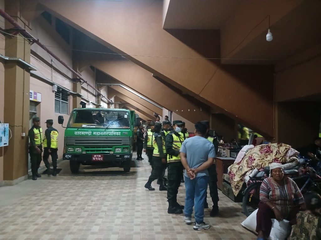 सरकारले हटायो काठमाडौं महानगरपाकाको नदी किनारका छेउमा रहेको जोखिमपूर्ण बस्ती