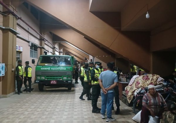 सरकारले हटायो काठमाडौं महानगरपाकाको नदी किनारका छेउमा रहेको जोखिमपूर्ण बस्ती