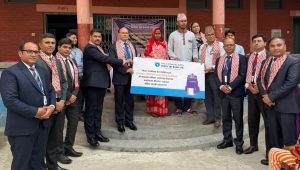 नेपाल एसबिआई बैंकद्वारा वीरगञ्जको विद्यालयमा शैक्षिक सामग्री वितरण