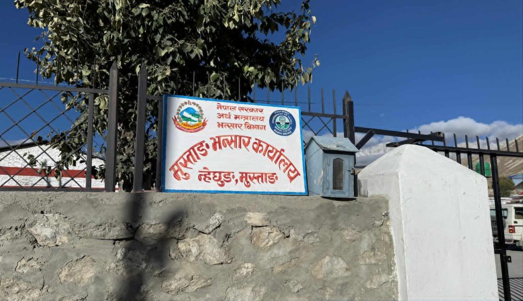कोरोला नाकाबाट दुई गाडी नियन्त्रणमा, एक लाख ‘भेप’ रहेको आशंका