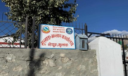 कोरोला नाकाबाट दुई गाडी नियन्त्रणमा, एक लाख ‘भेप’ रहेको आशंका