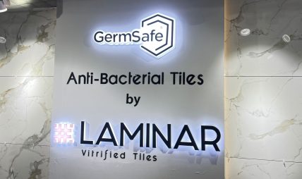 लामिनारको ‘जर्मसेफ®’ एन्टिब्याक्टेरियल टायल नेपाल मेडिकल शोमा सार्वजनिक