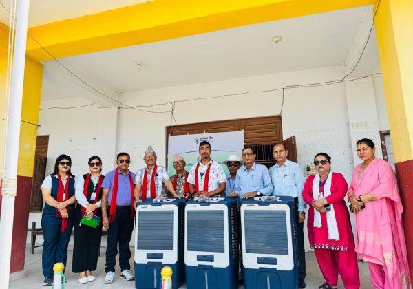 कामना सेवा विकास बैंकद्वारा रूपन्देहीको विद्यालयलाई कुलर हस्तान्तरण