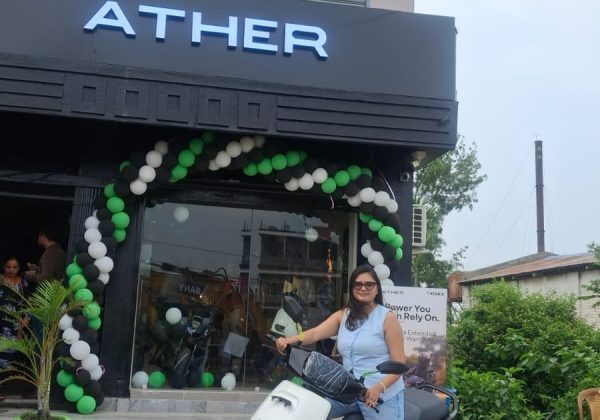 एथरको बिर्तामोडमा नयाँ एक्सपिरियन्स सेन्टर, प्रिमियम इलेक्ट्रिक स्कुटर बजार विस्तारमा जोड