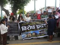 पुनर्निर्माणमा ढिलाइ भएको भन्दै जाजरकोटका भूकम्पपीडित सडकमा