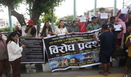 पुनर्निर्माणमा ढिलाइ भएको भन्दै जाजरकोटका भूकम्पपीडित सडकमा