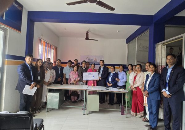 सिटिजन लाइफद्वारा स्व. तेजबहादुर खत्रीको परिवारलाई १ करोड ४८ लाख दाबी भुक्तानी