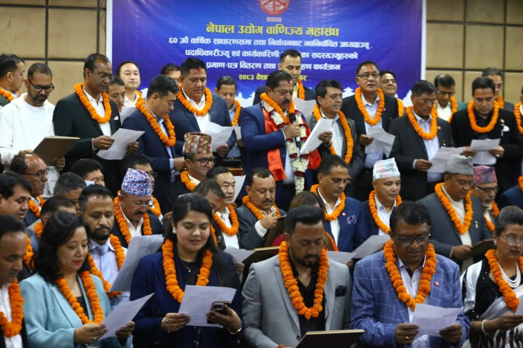 अन्जन श्रेष्ठले लिए नेपाल उद्योग वाणिज्य महासंघको अध्यक्ष पदको शपथ, नयाँ कार्यसमितिले पनि गर्यो सपथ ग्रहण