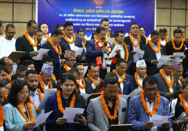 अन्जन श्रेष्ठले लिए नेपाल उद्योग वाणिज्य महासंघको अध्यक्ष पदको शपथ, नयाँ कार्यसमितिले पनि गर्यो सपथ ग्रहण