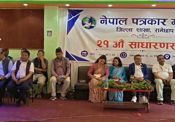 पत्रकारले जनता र जनप्रतिनिधिलाई बाटो देखाउनुपर्छ : सभापति बुढाथोकी