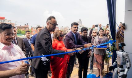 महाराजगञ्जमा नयाँ सोरुम खोलेर काठमाडौंमा उपस्थिति बलियो बनाउँदै दिपल पहिलो दिनमै २० दिपल इभी डेलिभरी