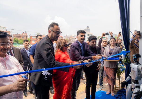 महाराजगञ्जमा नयाँ सोरुम खोलेर काठमाडौंमा उपस्थिति बलियो बनाउँदै दिपल पहिलो दिनमै २० दिपल इभी डेलिभरी
