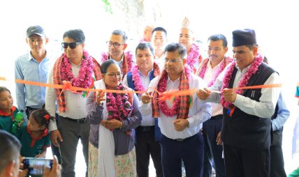 सिद्धार्थ बैंकद्वारा भूकम्प प्रभावित श्री जनप्रिय आधारभूत विद्यालयको नवनिर्मित भवन हस्तान्तरण