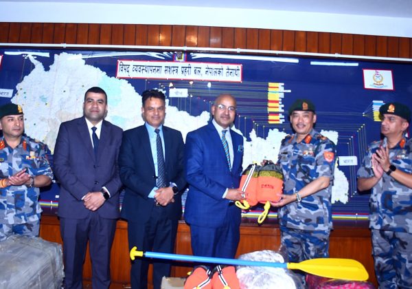 सन नेपाल लाइफद्वारा सशस्त्र प्रहरीलाई विपद् उद्धार सामग्री हस्तान्तरण