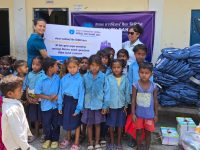 नेपाल एसबिआई बैंकद्वारा सामाजिक उत्तरदायित्व कार्यक्रमअन्तर्गत विद्यार्थीलाई शैक्षिक सामग्री वितरण