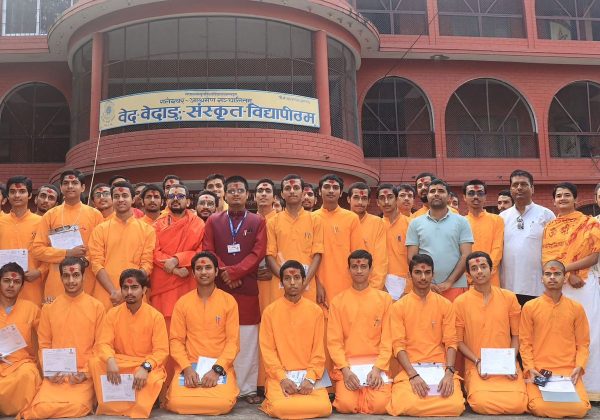 गुरुकुलतर्फ कक्षा १२ मा वेद वेदाङ्ग संस्कृत विद्यापीठका सुधीर चालिसे सर्वोत्कृष्ट