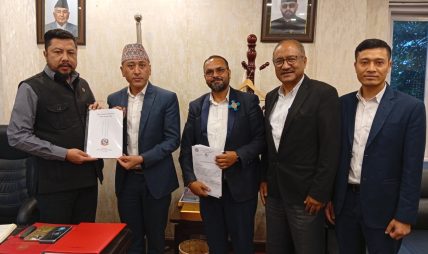 विद्युत् आयोजनाको पीपीए र अनुमतिपत्र प्रक्रिया सुधारबारे अध्ययन प्रतिवेदन ऊर्जामन्त्रीलाई विद्युत् आयोजनाको पीपीए र अनुमतिपत्र प्रक्रिया सुधारबारे अध्ययन प्रतिवेदन ऊर्जामन्त्रीलाई