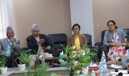 कम्पनी रजिष्ट्रार कार्यालयमा उद्योग मन्त्रीको छड्के अनुगमन, सेवा प्रवाह डिजिटल बन्दै कम्पनी रजिष्ट्रार कार्यालयमा उद्योग मन्त्रीको छड्के अनुगमन, सेवा प्रवाह डिजिटल बन्दै