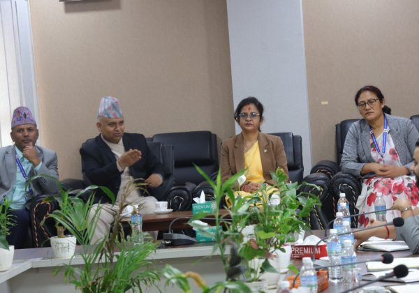 कम्पनी रजिष्ट्रार कार्यालयमा उद्योग मन्त्रीको छड्के अनुगमन, सेवा प्रवाह डिजिटल बन्दै