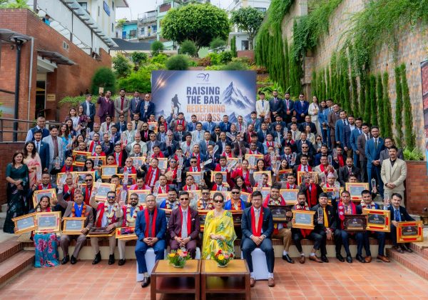 नेशनल लाईफको “रेजिङ द बार, रिडिफाइनिङ सक्सेस” : व्यवसाय विस्तारसंगै उत्कृष्ट शाखा र कर्मचारी सम्मानित